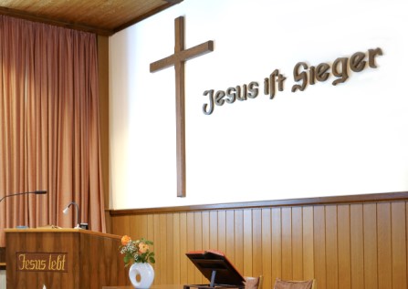 Wandanschrift: "Jesus ist Sieger"